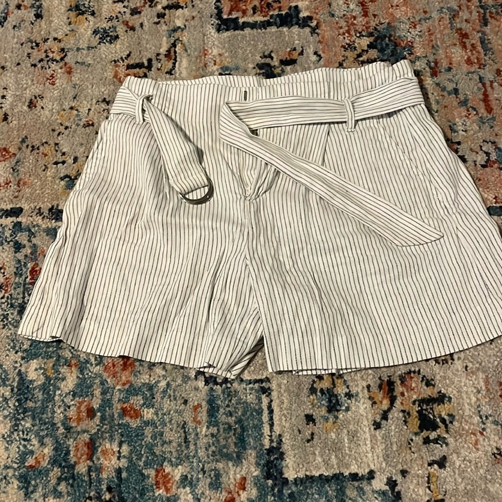 linen white stripes shorts